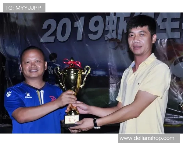 身高1米82的足球明星如何在绿茵场上展现非凡魅力与实力